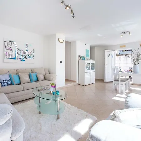 Dream Estate Apartment