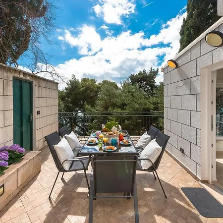 Dream Estate Apartment *